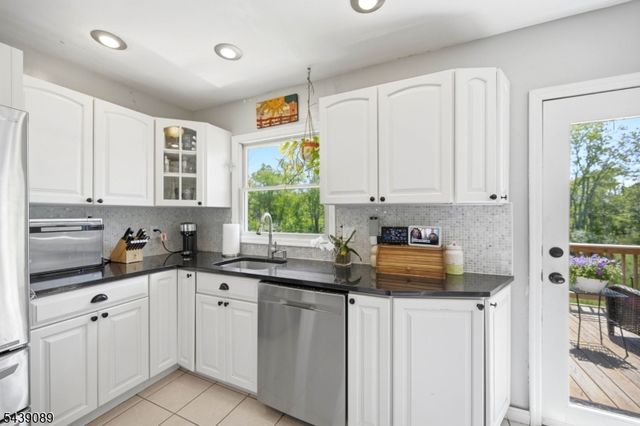 1 Hampton Spring Rd, Hampton Twp., NJ 07860