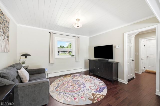 1 Hampton Spring Rd, Hampton Twp., NJ 07860
