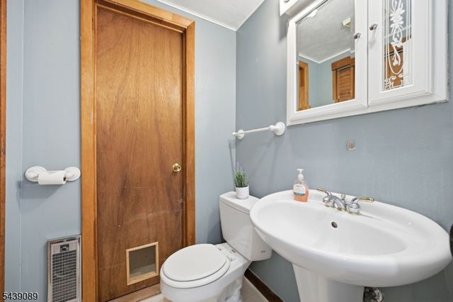 1 Hampton Spring Rd, Hampton Twp., NJ 07860