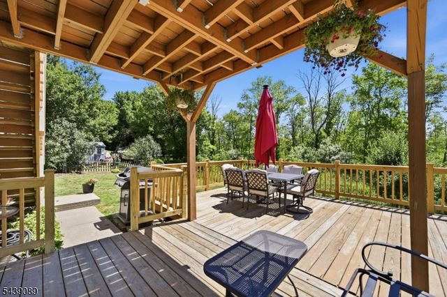 1 Hampton Spring Rd, Hampton Twp., NJ 07860