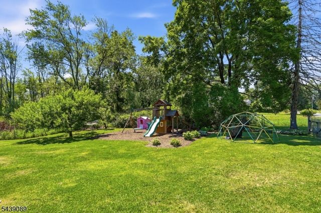 1 Hampton Spring Rd, Hampton Twp., NJ 07860