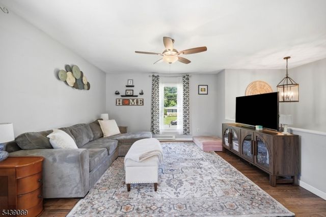1 Hampton Spring Rd, Hampton Twp., NJ 07860