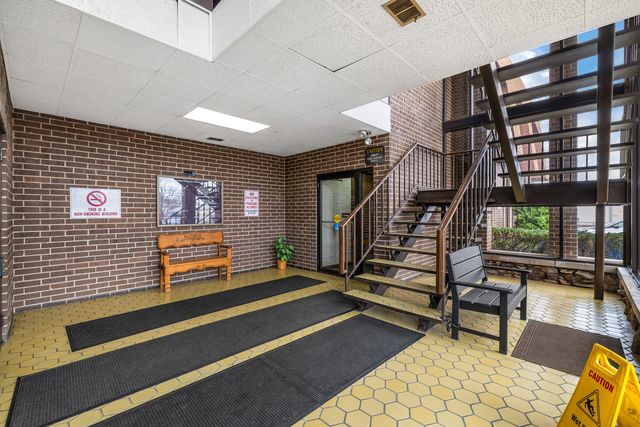 4647 W 103RD Street 2B-2F, Oak Lawn, IL 60453