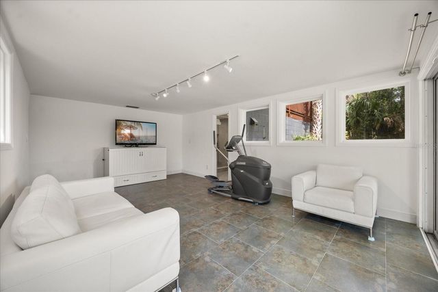 613 LAKE AVENUE, Altamonte Springs, FL 32701