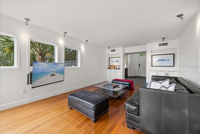 613 LAKE AVENUE, Altamonte Springs, FL 32701