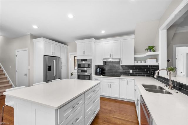 1641 Dey Cove DR, Virginia Beach, VA 23454