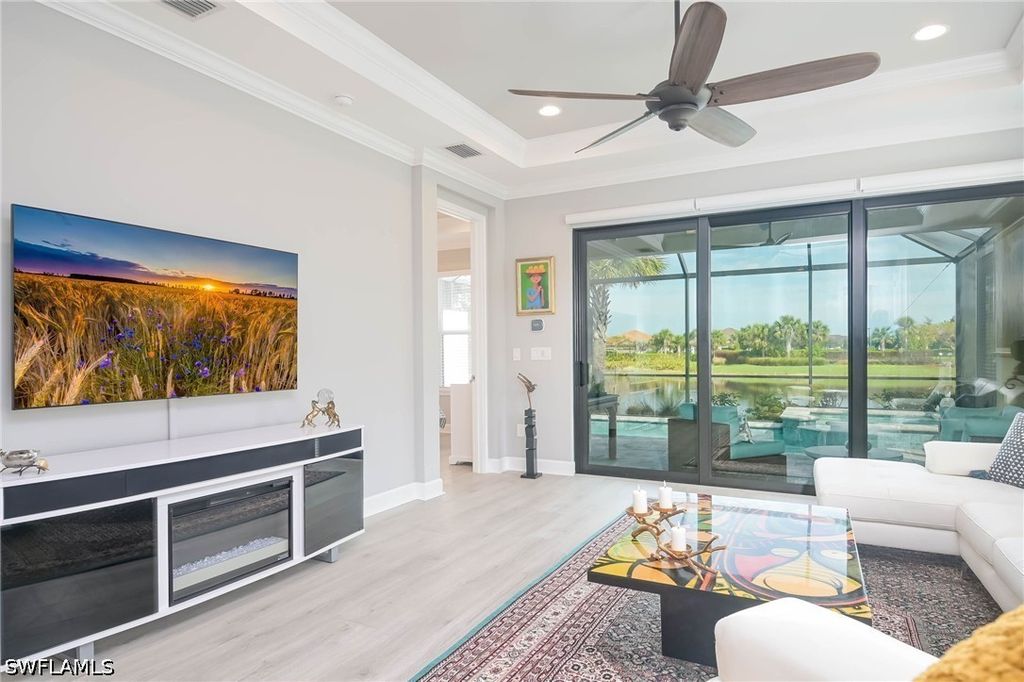 8013 Calle Canovas CT, Naples, FL 34114