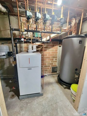 123 Country Club Drive, Windsor, CT 06095