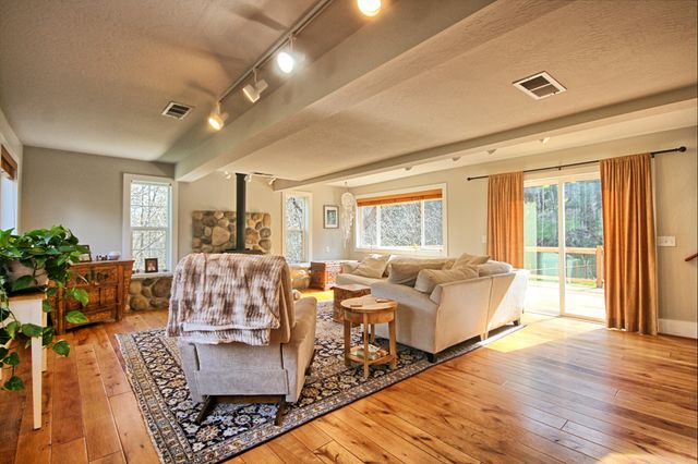 5355 Coleman Creek Road, Medford, OR 97501