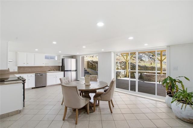 109 Cobble Hill Road, Lincoln, RI 02865