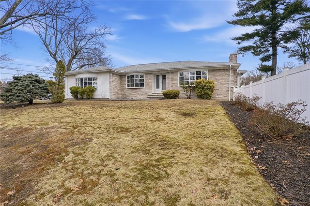 109 Cobble Hill Road, Lincoln, RI 02865