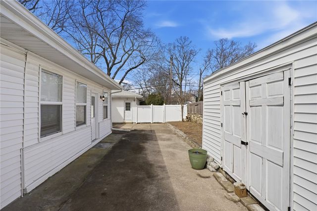 109 Cobble Hill Road, Lincoln, RI 02865