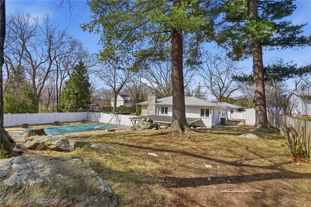 109 Cobble Hill Road, Lincoln, RI 02865