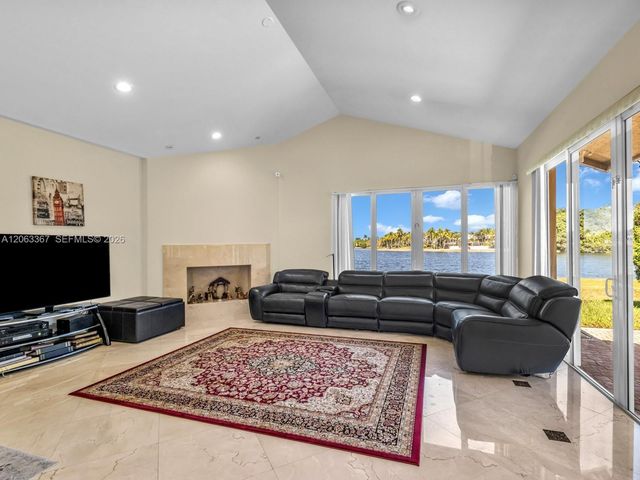 2710 WALKERS WAY, Weston, FL 33331