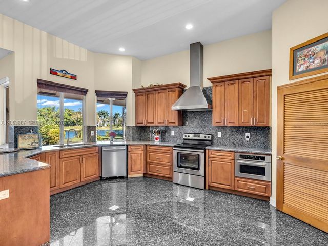 2710 WALKERS WAY, Weston, FL 33331