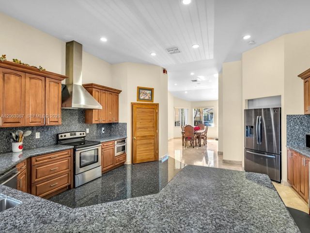 2710 WALKERS WAY, Weston, FL 33331
