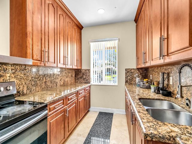 2710 WALKERS WAY, Weston, FL 33331