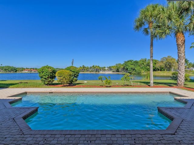 2710 WALKERS WAY, Weston, FL 33331