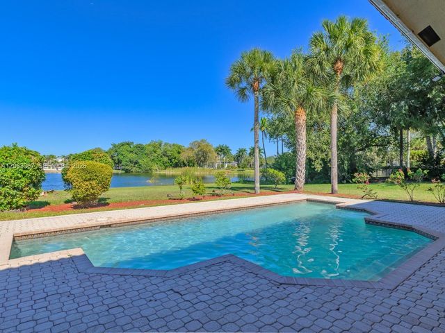 2710 WALKERS WAY, Weston, FL 33331