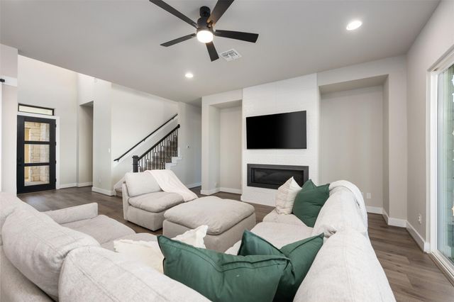 204 Roseleaf CT, Liberty Hill, TX 78642