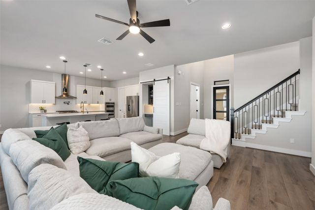 204 Roseleaf CT, Liberty Hill, TX 78642