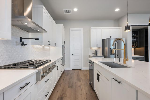 204 Roseleaf CT, Liberty Hill, TX 78642