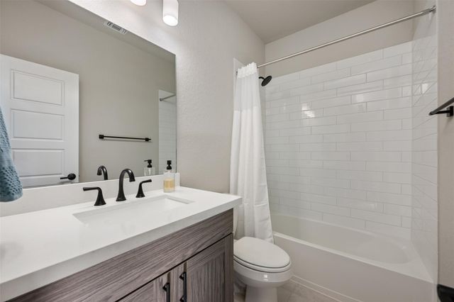 204 Roseleaf CT, Liberty Hill, TX 78642