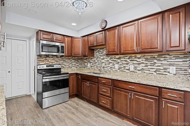 29888 City Center Drive 4, Warren, MI 48093