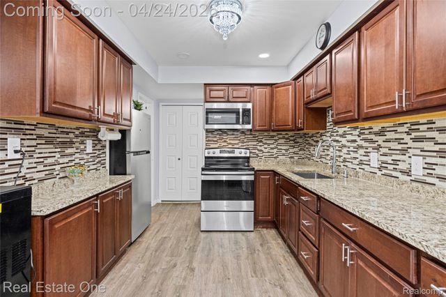 29888 City Center Drive 4, Warren, MI 48093