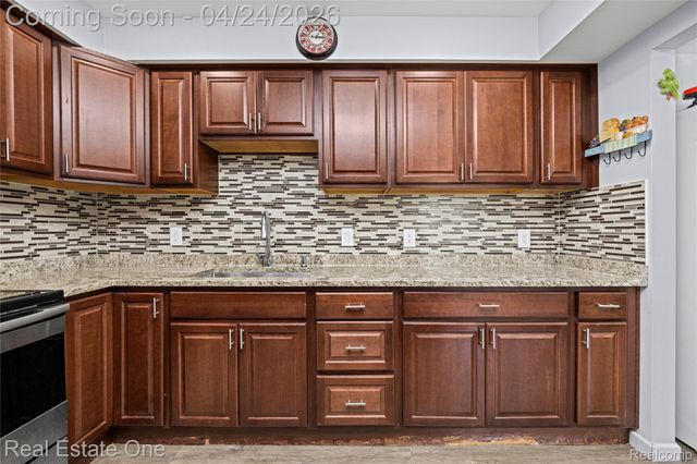 29888 City Center Drive 4, Warren, MI 48093