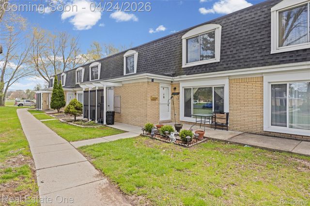 29888 City Center Drive 4, Warren, MI 48093