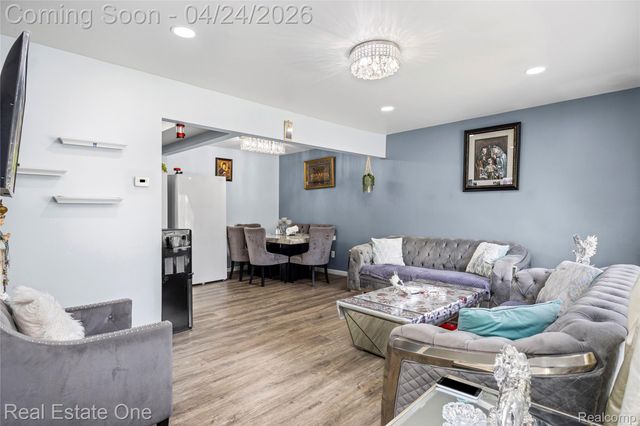 29888 City Center Drive 4, Warren, MI 48093