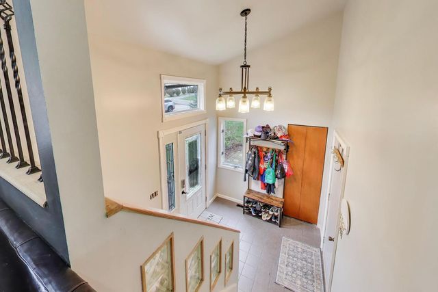 1323 Cottonwood Lane, Crystal Lake, IL 60014