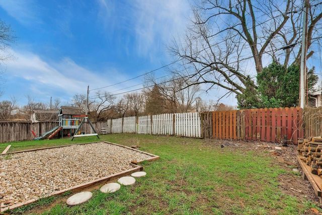 1323 Cottonwood Lane, Crystal Lake, IL 60014