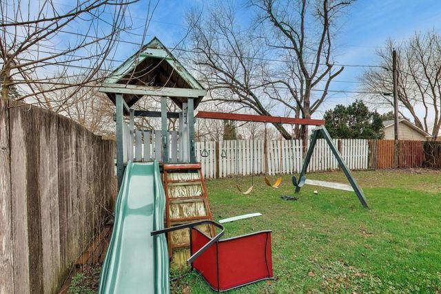 1323 Cottonwood Lane, Crystal Lake, IL 60014