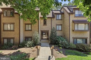 1637 PARKCREST CIR #8E/300, Reston, VA 20190