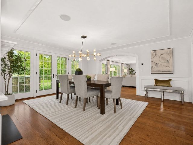 12 Winding River Cir, Wellesley, MA 02482