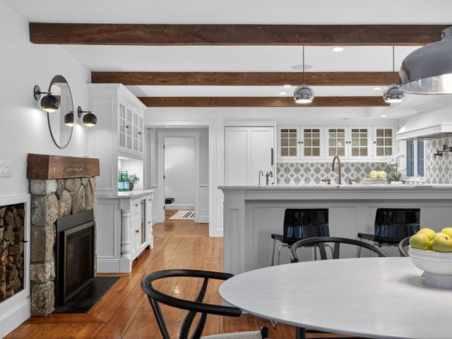 12 Winding River Cir, Wellesley, MA 02482