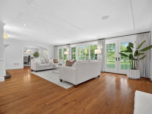 12 Winding River Cir, Wellesley, MA 02482