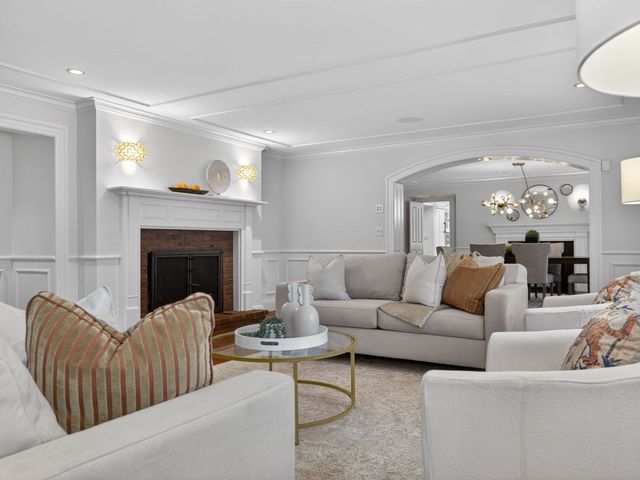 12 Winding River Cir, Wellesley, MA 02482