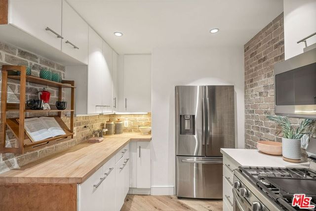 1160 Granville Avenue 104, Los Angeles, CA 90049
