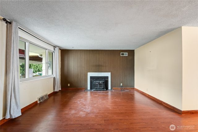 15726 Palatine Avenue N, Shoreline, WA 98133