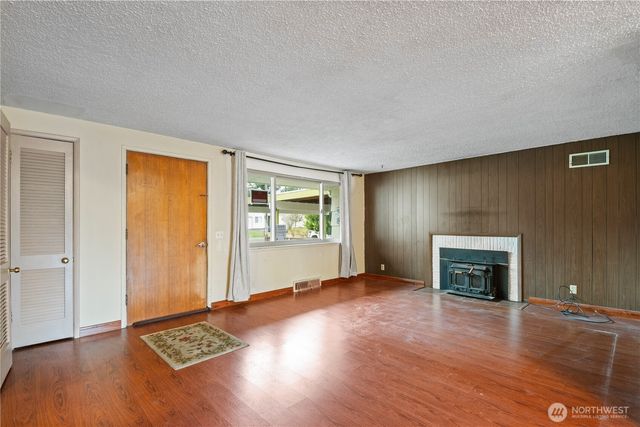 15726 Palatine Avenue N, Shoreline, WA 98133