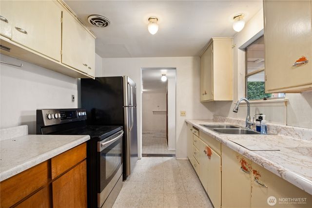 15726 Palatine Avenue N, Shoreline, WA 98133