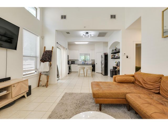 2001 Faro DR 53, Austin, TX 78741