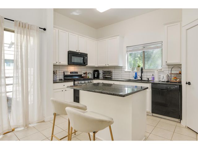 2001 Faro DR 53, Austin, TX 78741