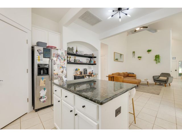 2001 Faro DR 53, Austin, TX 78741