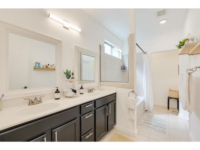 2001 Faro DR 53, Austin, TX 78741