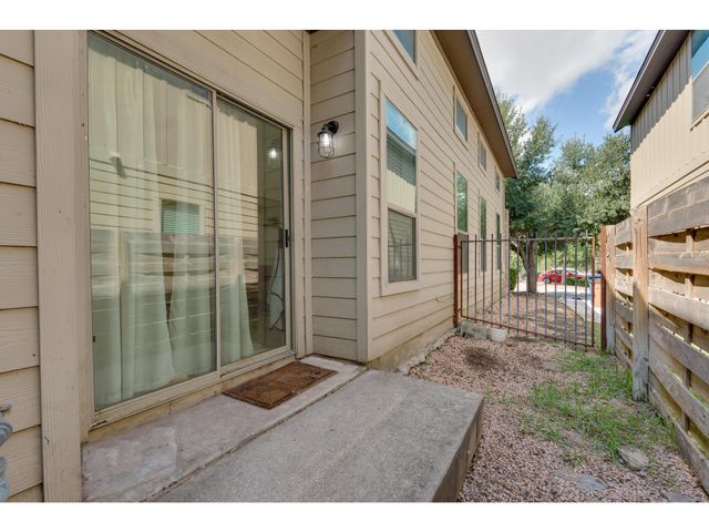 2001 Faro DR 53, Austin, TX 78741