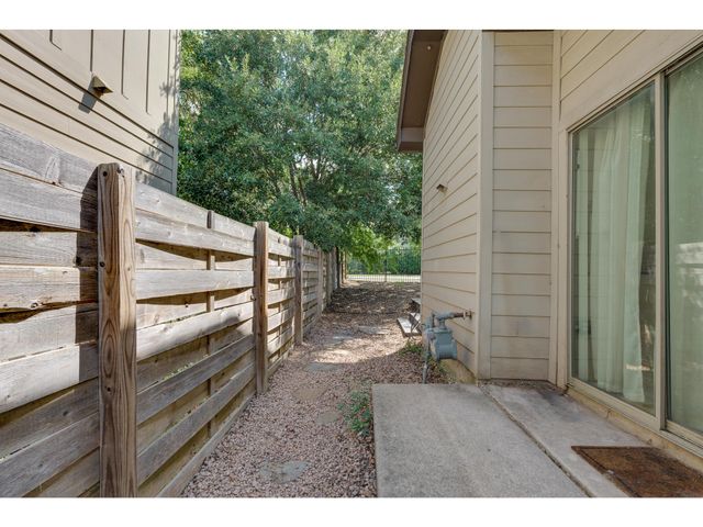 2001 Faro DR 53, Austin, TX 78741